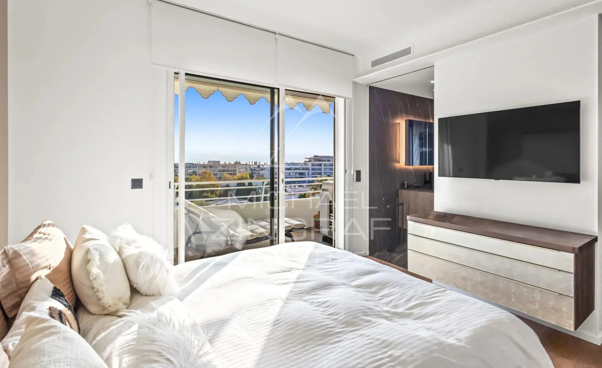 Cannes – Croisette – Élégant 3 pièces rénové avec terrasses et vue mer - 11