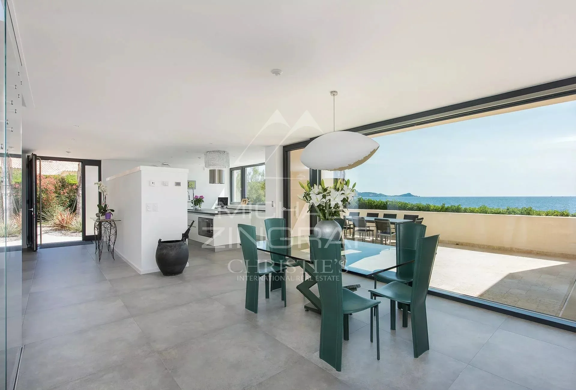 Proche Cannes - Villa moderne pieds dans l'eau - 7