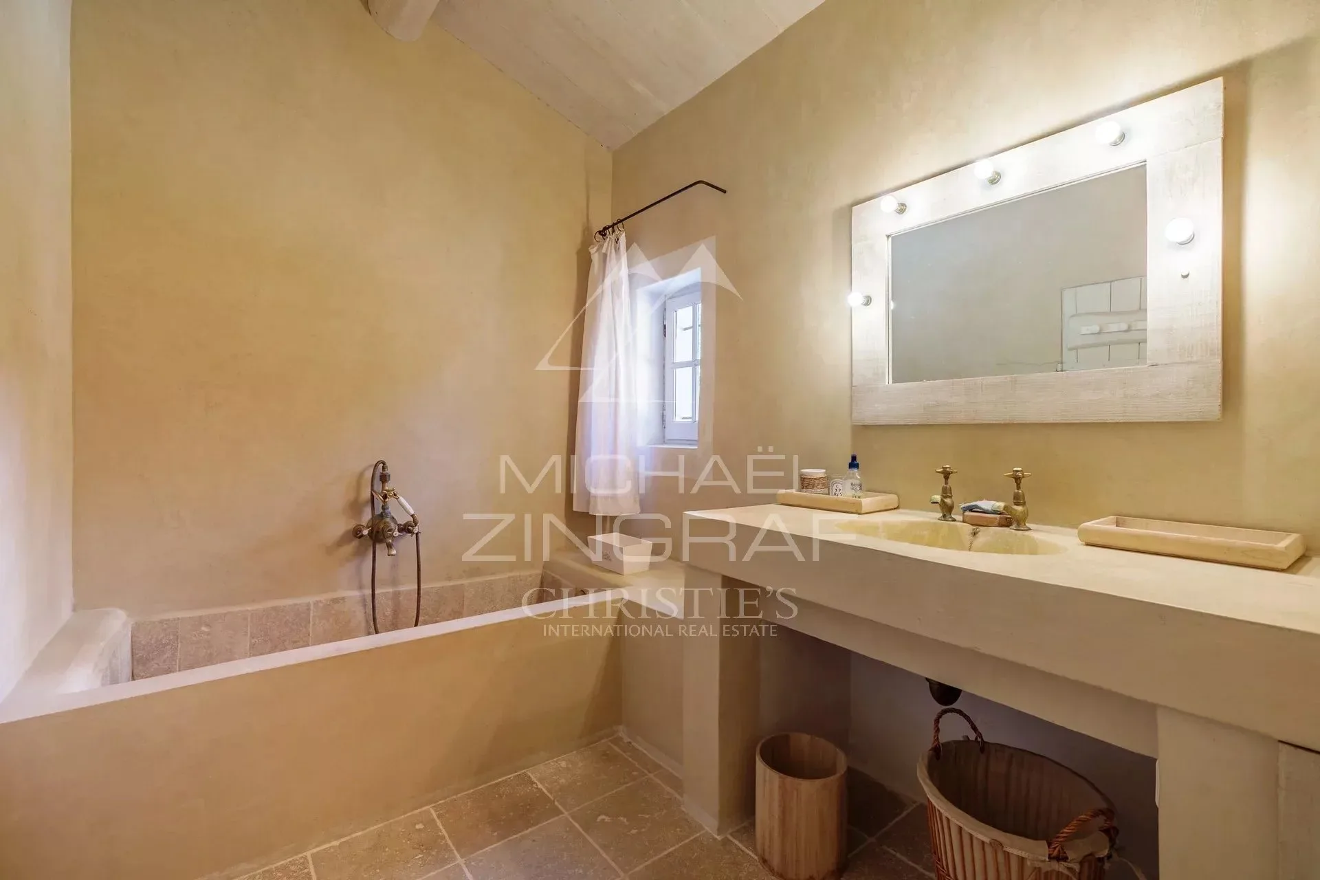 Roussillon - Charmante maison avec piscine - 9