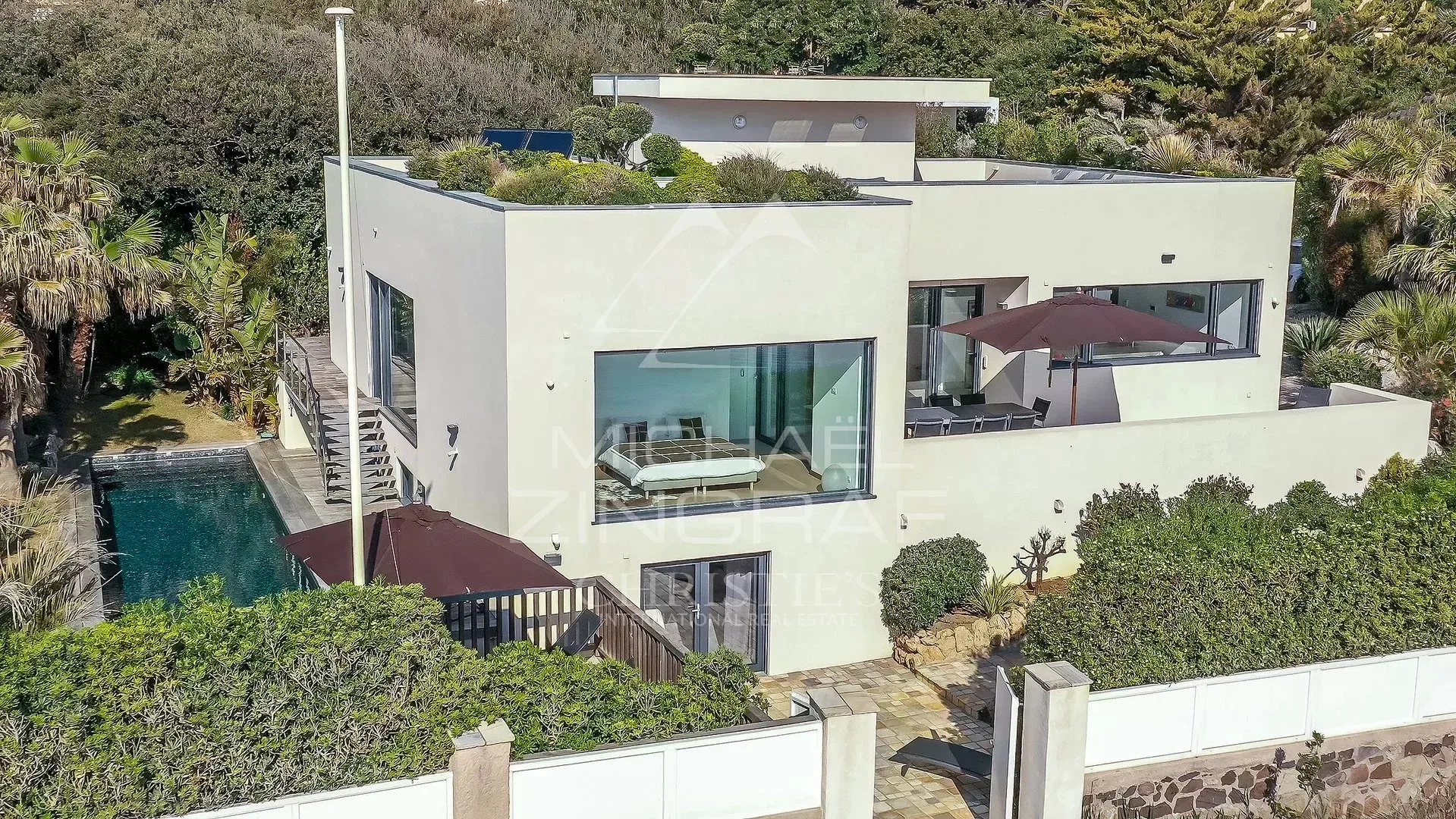 Proche Cannes - Villa moderne pieds dans l'eau - 2