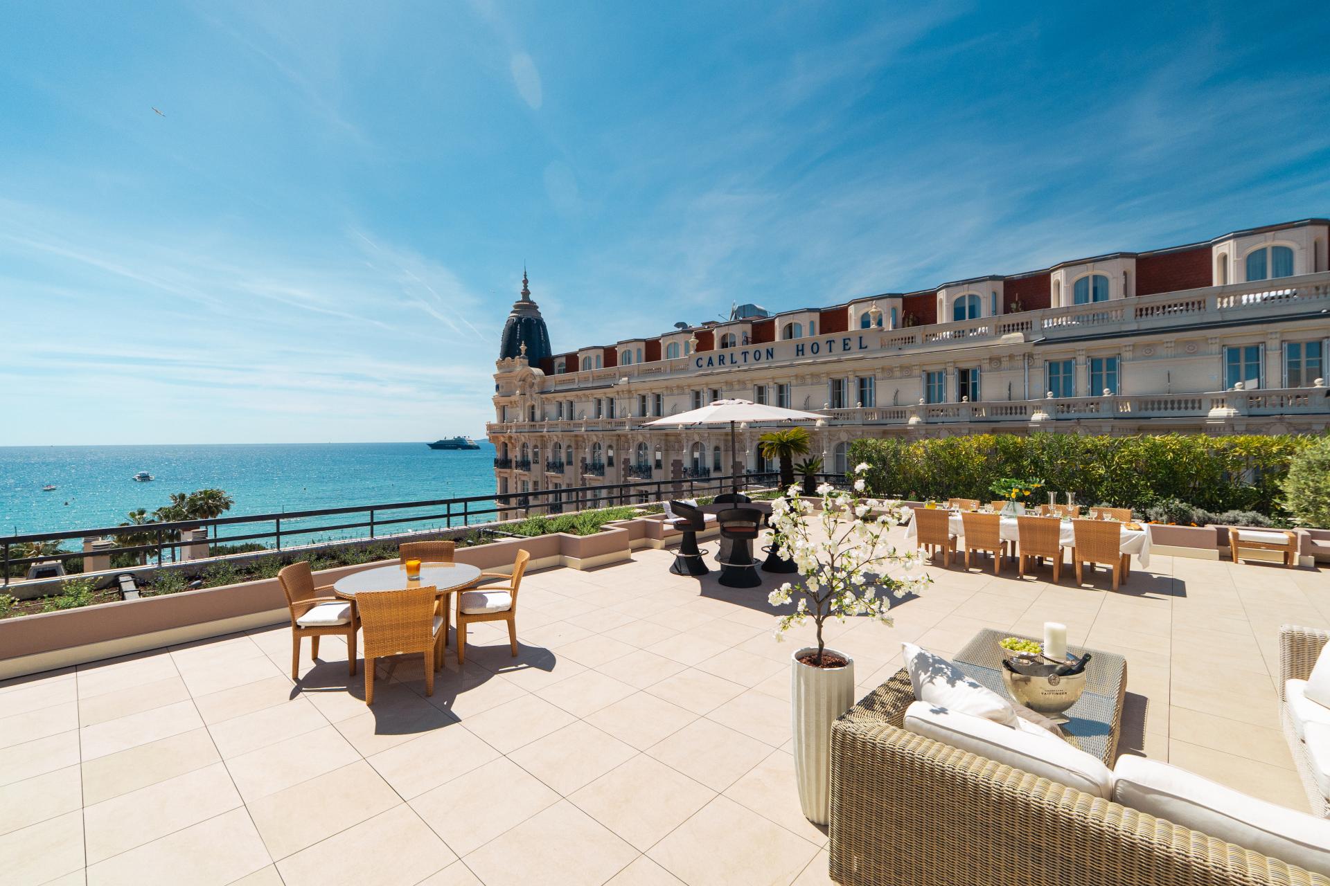 EXCLUSIVITE - CANNES Proche Carlton - Appartement d'exception avec spacieuse terrasse  vue mer - 2