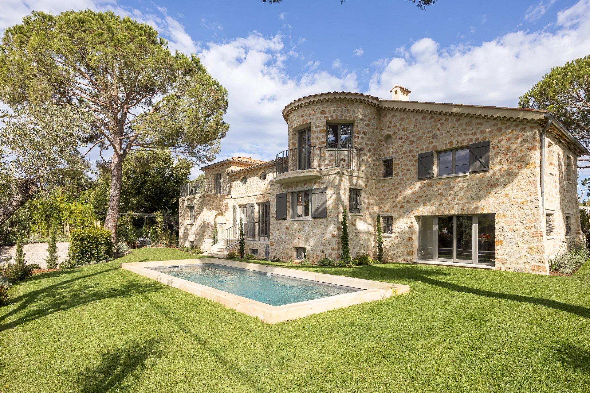 Cap d’Antibes – Une Adresse d’Exception au Cœur de la Riviera