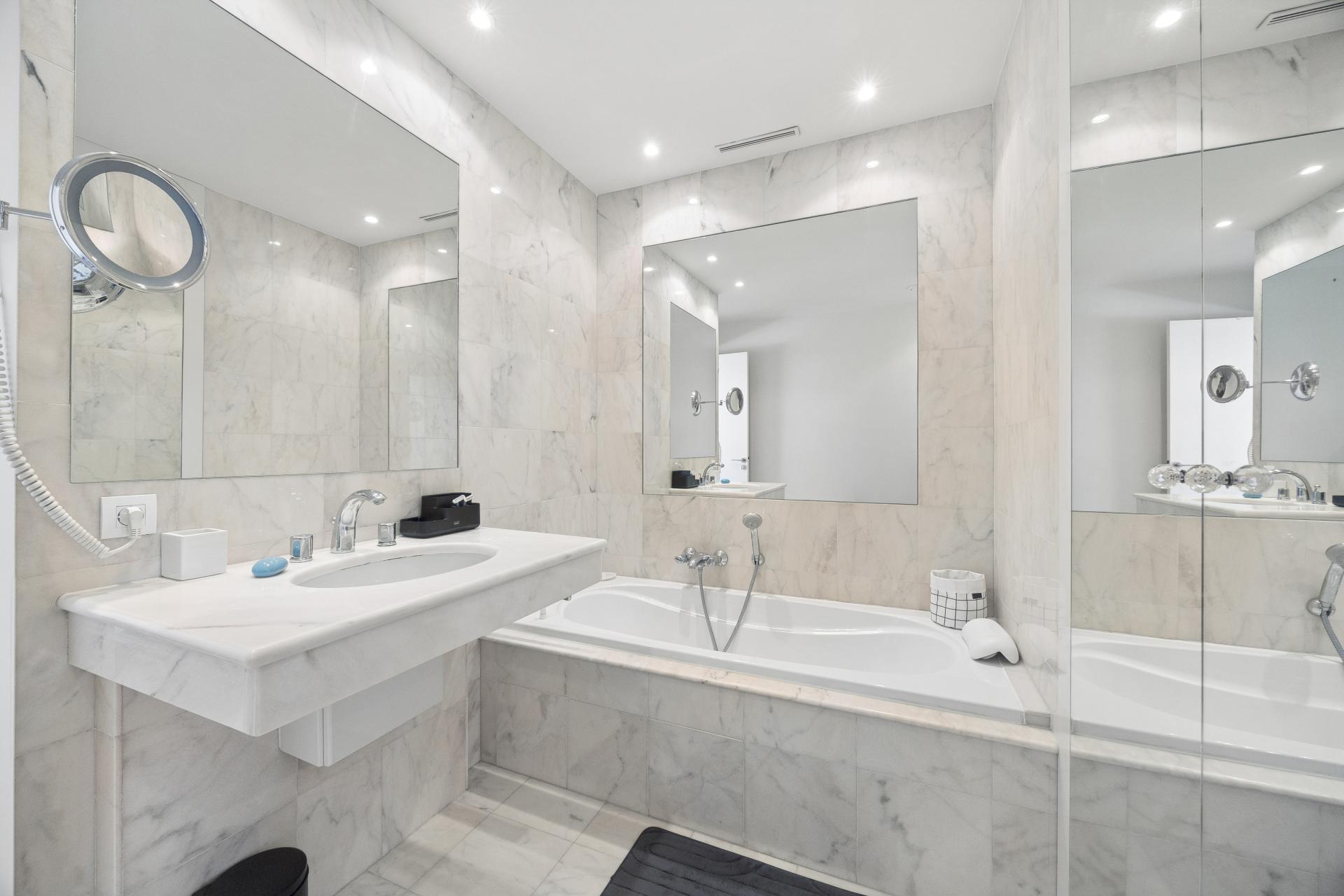 EXCLUSIVITE: Superbe appartement contemporain à la vue mer - 18