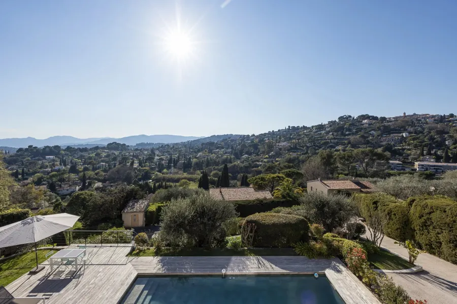 MOUGINS  - Domaine fermé, vue collines et village - 3