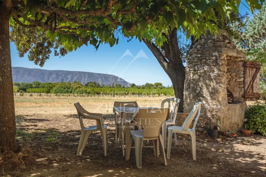 Rare : mas XVIIIe authentique à rénover avec panorama sur le Luberon - 3
