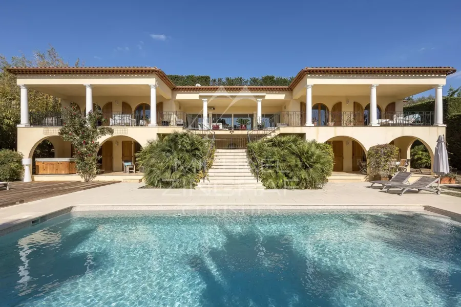 Le Rouret - villa aux volumes hors normes