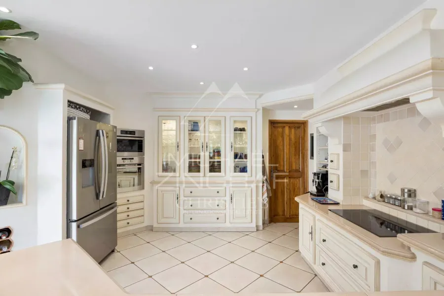 Le Rouret - villa aux volumes hors normes - 7