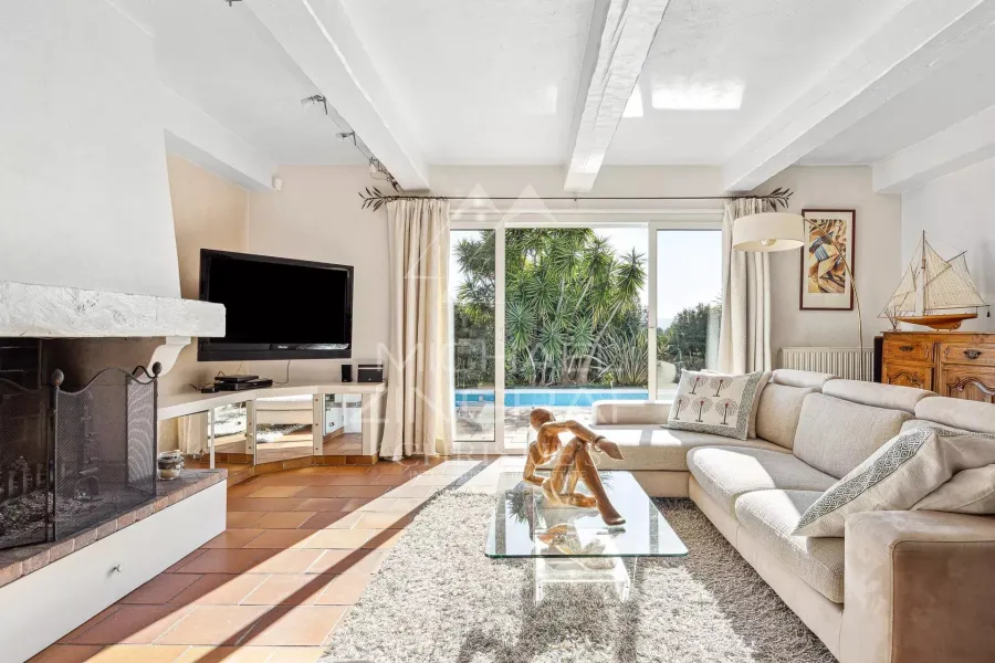 Villa Provençale d’Exception avec Vue Dégagée et Jardin de 4 375 m² à Plascassier - 3