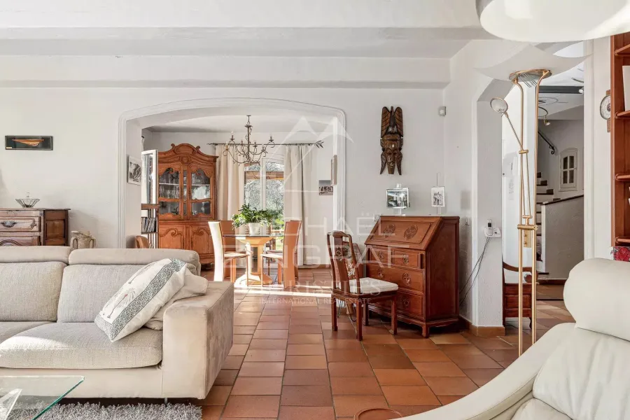 Villa Provençale d’Exception avec Vue Dégagée et Jardin de 4 375 m² à Plascassier - 4