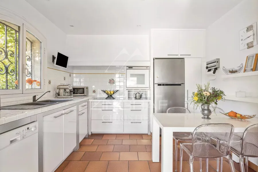 Villa Provençale d’Exception avec Vue Dégagée et Jardin de 4 375 m² à Plascassier - 6