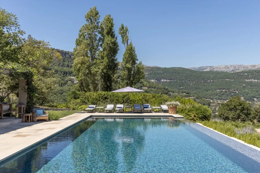 Hinterland von Cannes – Renoviertes Anwesen mit Panoramablick - 2