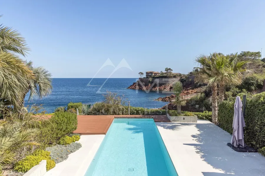 Proche Cannes - Le Trayas - Villa pieds dans l'eau