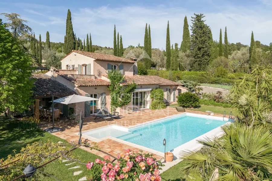 Villa Provençale d’Exception avec Vue Dégagée et Jardin de 4 375 m² à Plascassier - 2