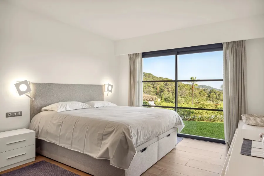MOUGINS - Magnifique villa contemporaine vue mer - 6