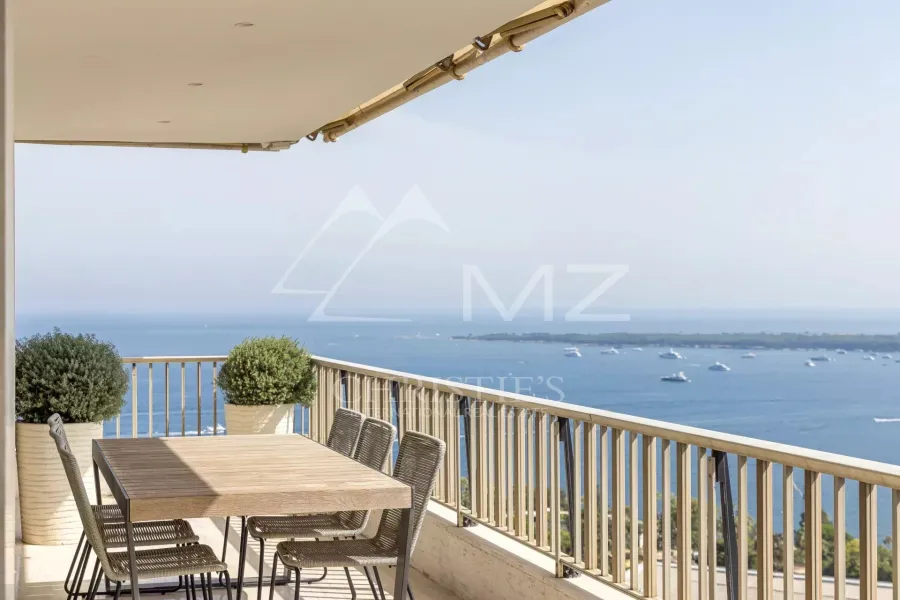 Moderne 4-Zimmer-Wohnung mit Panoramablick auf das Meer