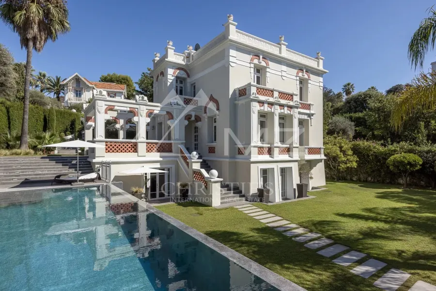Villa 1900. Versant Ouest du Cap d'Antibes