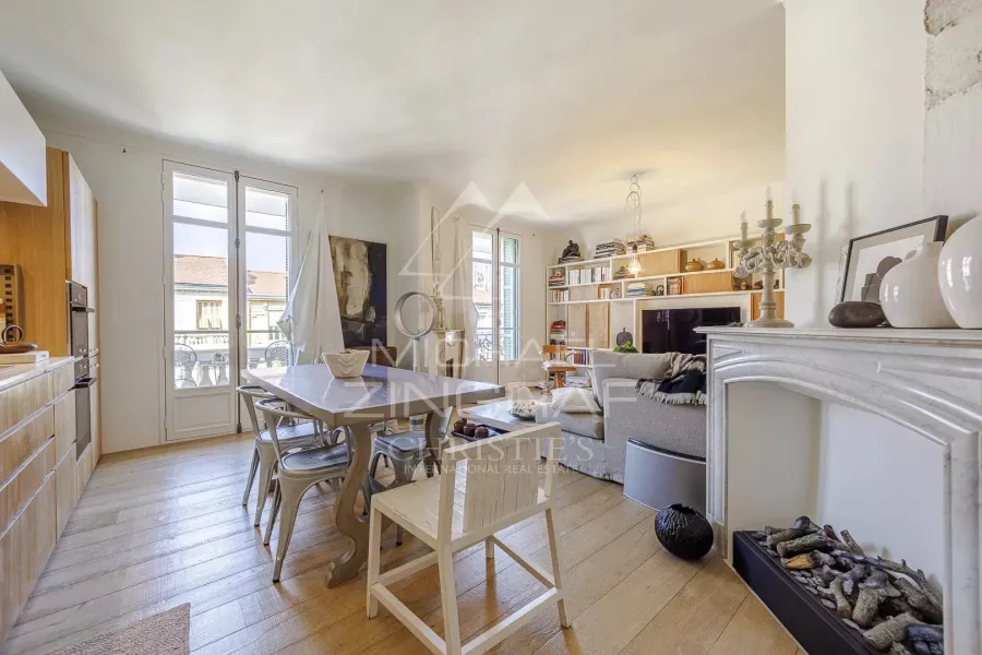 Loft design au dernier étage d’un immeuble bourgeois – Libération