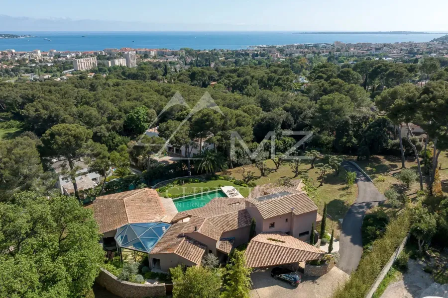 Proche Cannes - Antibes - Propriété exceptionnelle à l'abri des regards - 3