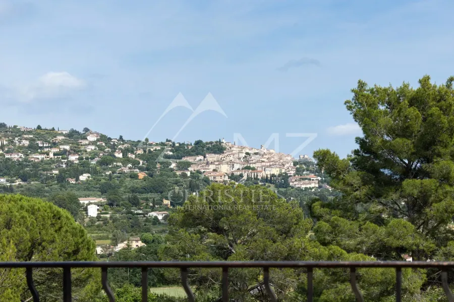 Rare villa à renover avec vue imprenable sur le village - 2