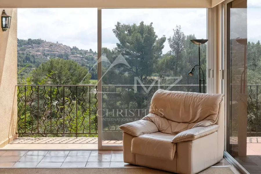 Rare villa à renover avec vue imprenable sur le village - 3