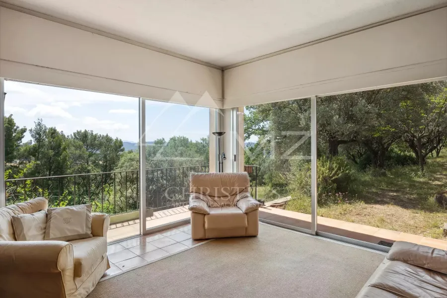 Rare villa à renover avec vue imprenable sur le village - 4