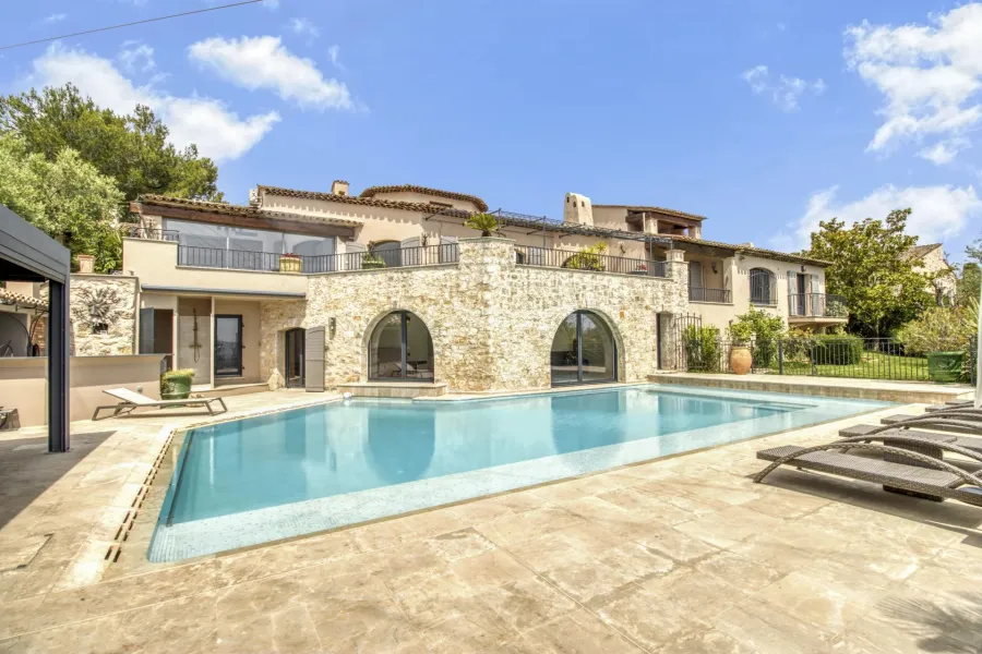 Mougins -  Vue dégagée sur les collines et la mer - 5 chambres