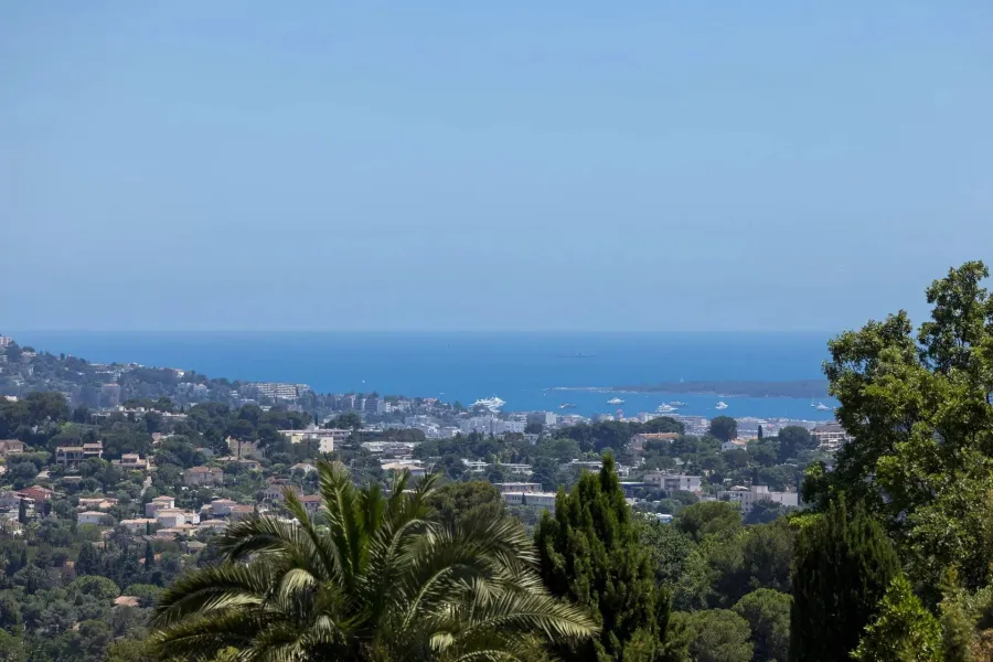 Mougins - Villa rénovée dans domaine privé - 2