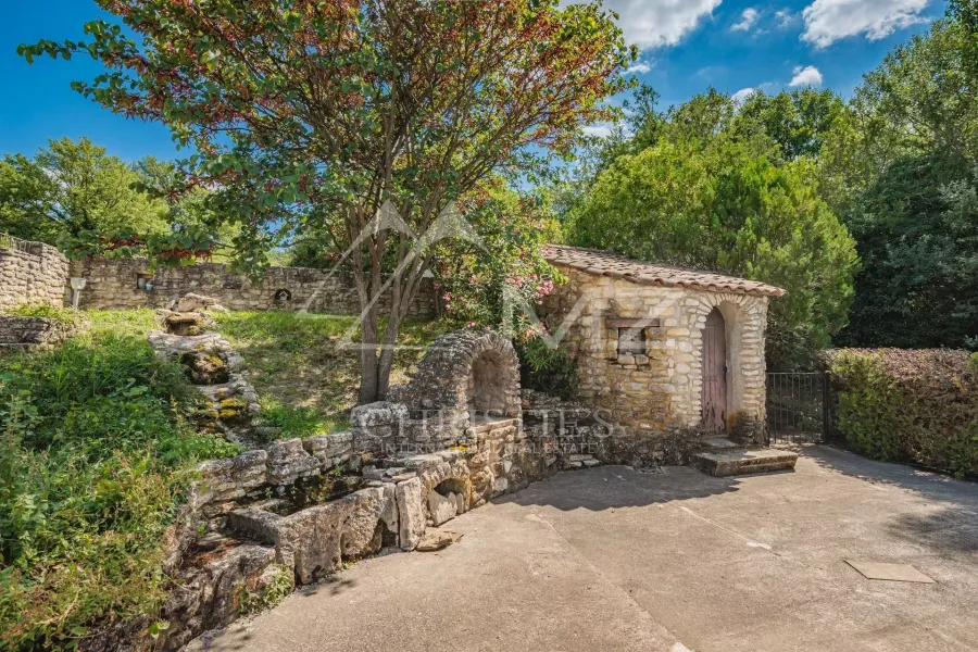 Belle demeure sur 2.5 ha avec vue panoramique et piscine - 4