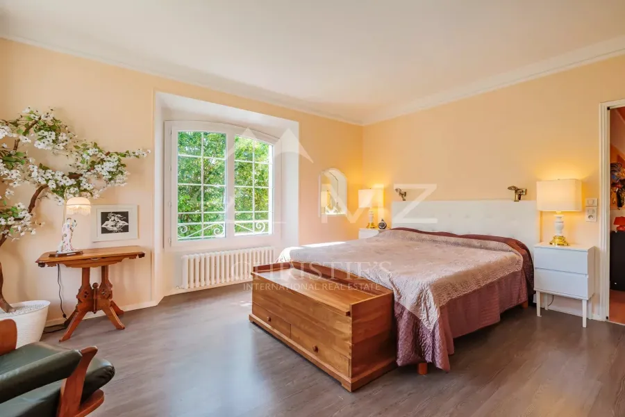 Belle demeure sur 2.5 ha avec vue panoramique et piscine - 9