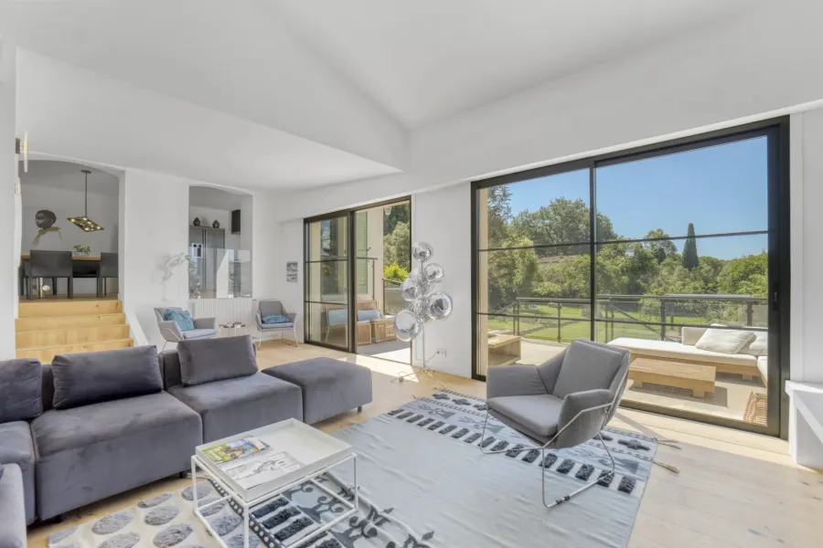 Valbonne - A pied du village - 4/5 chambres - 2