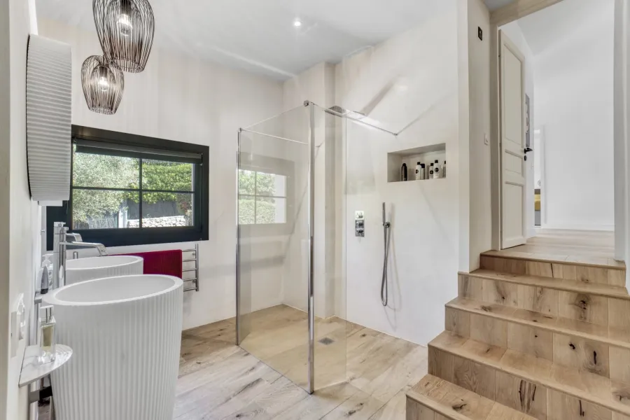 Valbonne - A pied du village - 4/5 chambres - 8