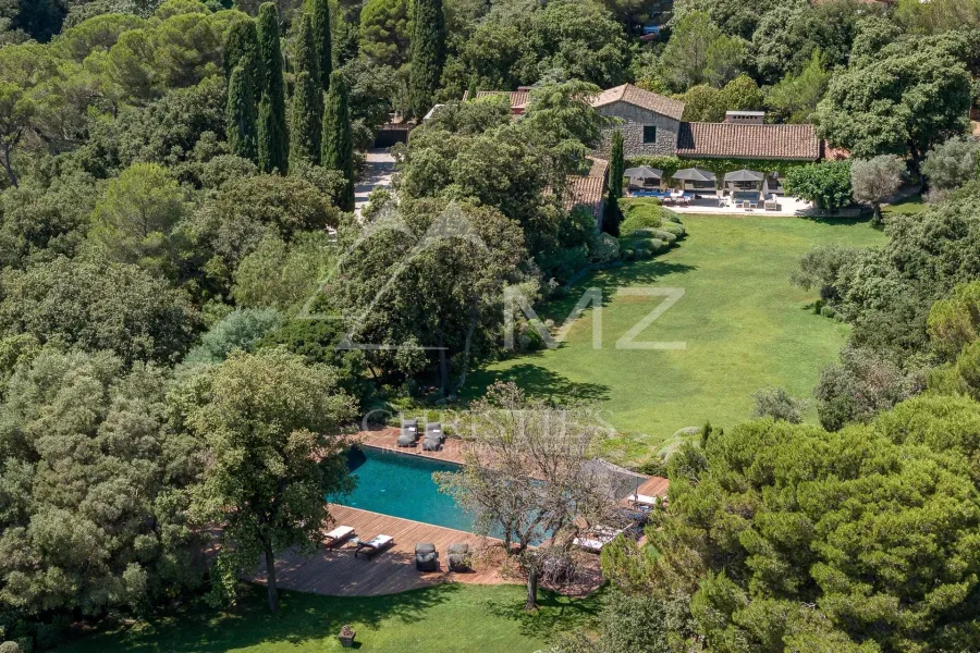 Proche Cannes - Villa dans parc 6 chambres - 5