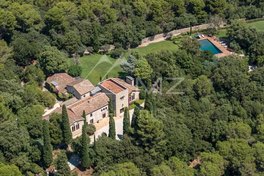 Proche Cannes - Villa dans parc 6 chambres - 1