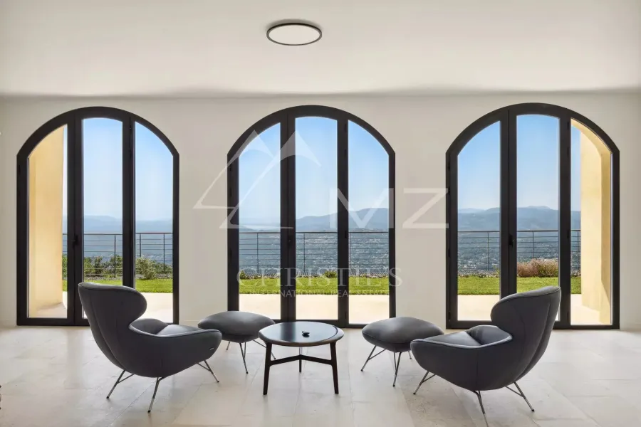 Villa au style épuré sur les balcons de la Riviera - 4