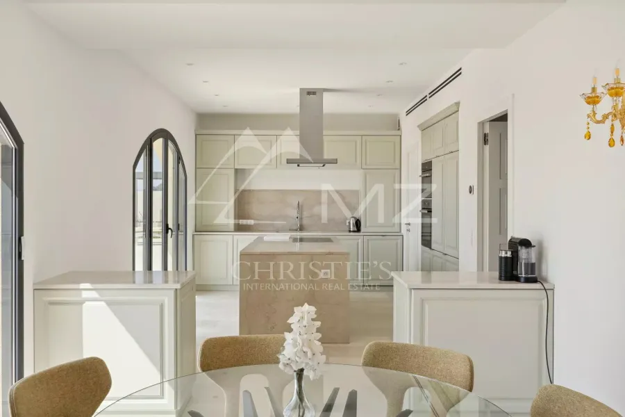 Villa au style épuré sur les balcons de la Riviera - 8