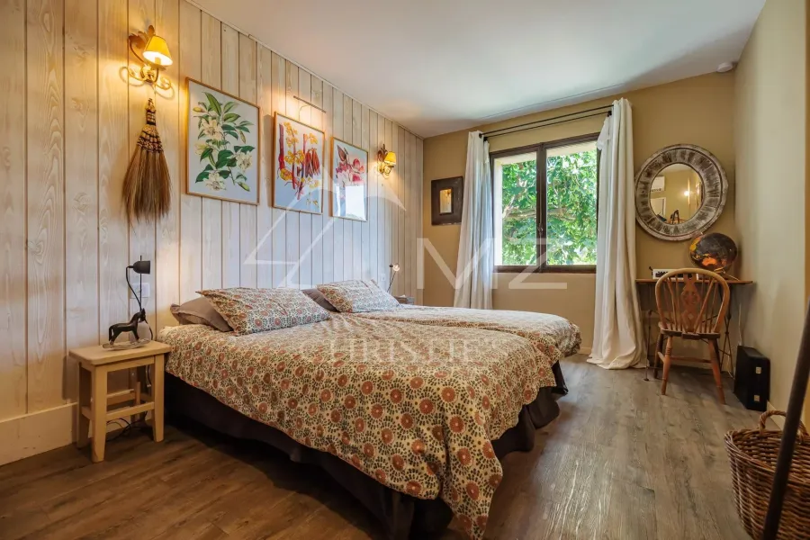 Gordes  - Belle maison en pierre sur un terrain constructible avec piscine - 7