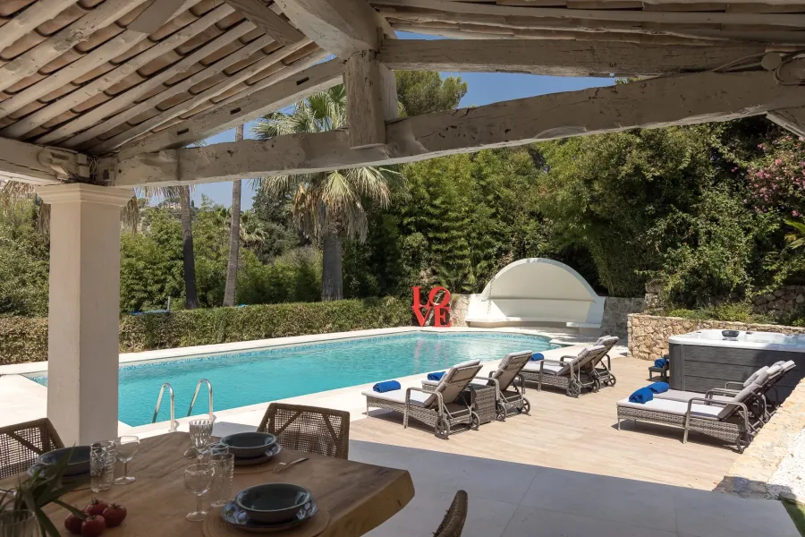 Mougins - Villa rénovée avec vue sur le vieux village de Mougins - 4 chambres - 5