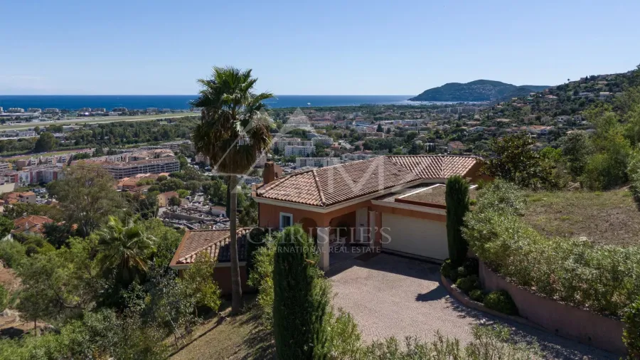 Élégante maison de style néo-provençal - 8