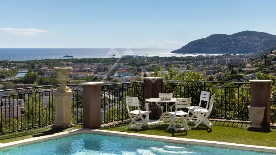Élégante maison de style néo-provençal - 9