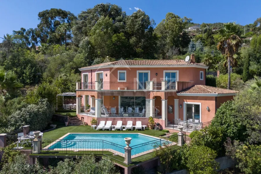 Élégante maison de style néo-provençal