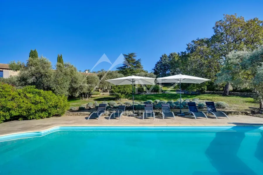 Gordes – Élégante maison en pierre avec piscine et vue panoramique - 3