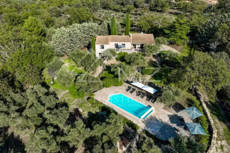 Gordes – Élégante maison en pierre avec piscine et vue panoramique - 2