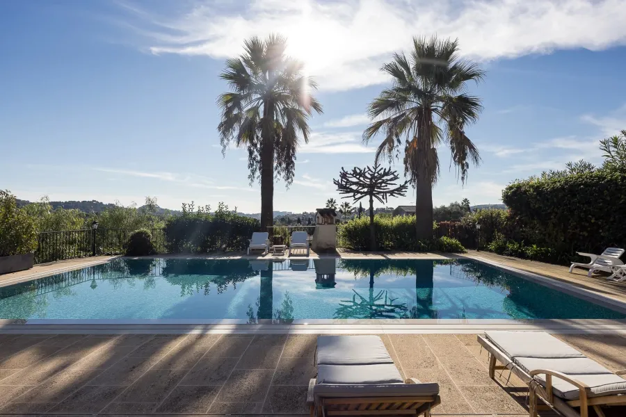 Proche Saint-Paul-de-Vence - Villa provençale avec vue dégagée sur le village - 4 chambres - 2