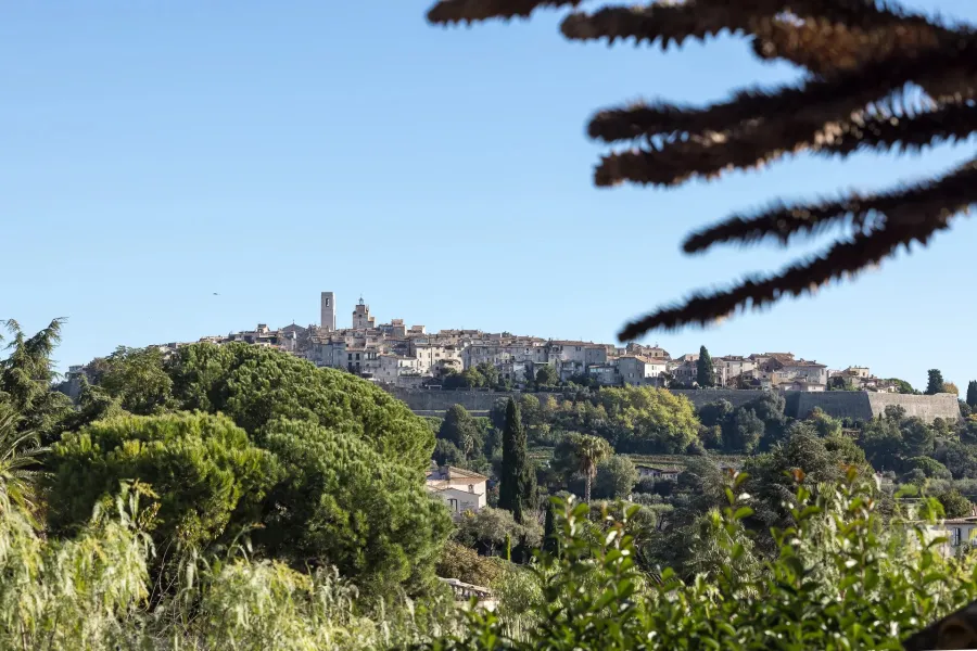 Proche Saint-Paul-de-Vence - Villa provençale avec vue dégagée sur le village - 4 chambres - 3