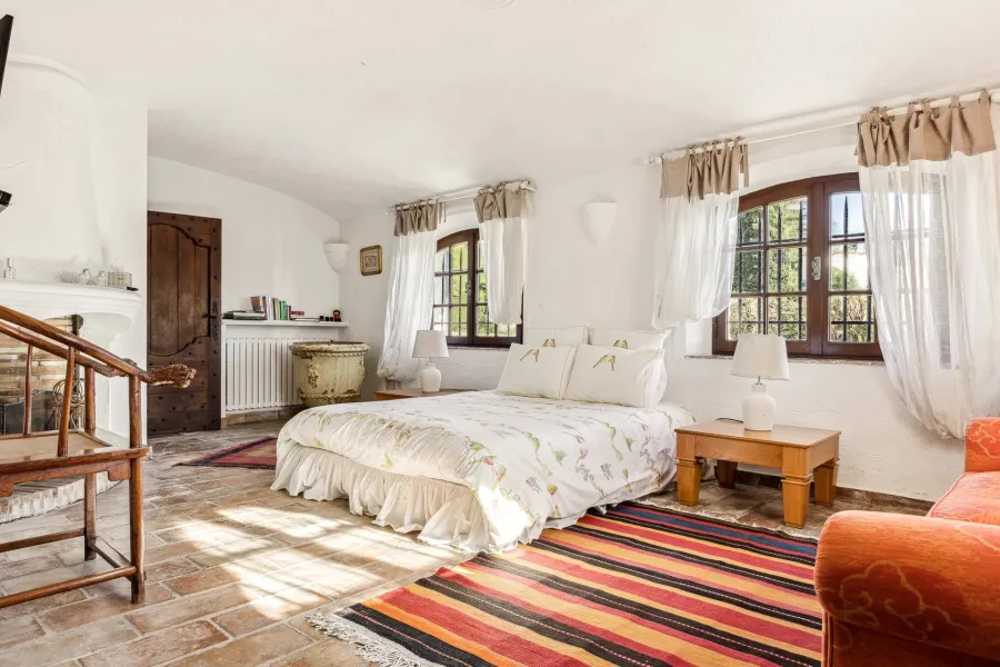 Proche Saint-Paul-de-Vence - Villa provençale avec vue dégagée sur le village - 4 chambres - 8
