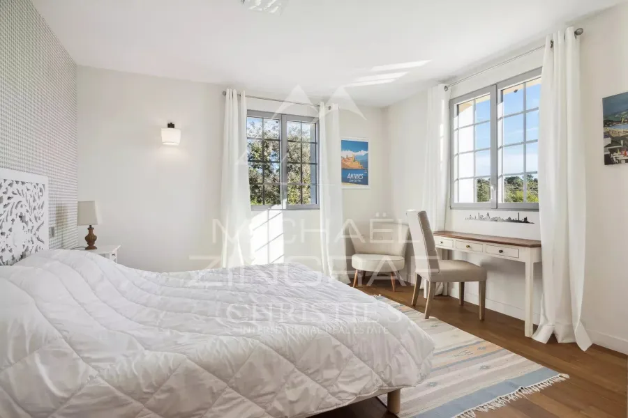 Maison Provençale Moderne avec Vue jusqu'à la Mer - 9