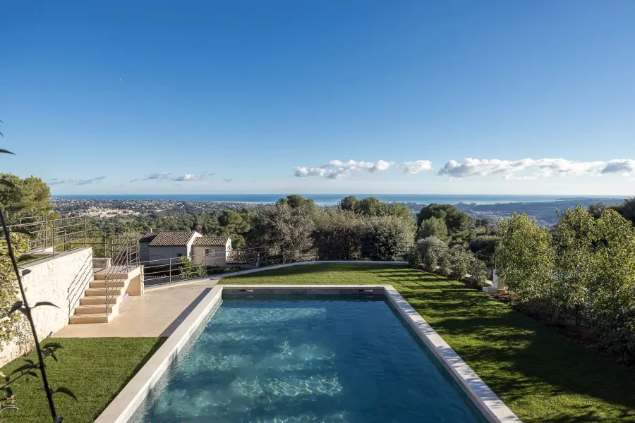Proche Saint-Paul de Vence - Superbe propriété entièrement rénovée avec vue mer - 5 chambres - 3