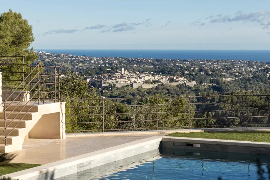 Proche Saint-Paul de Vence - Superbe propriété entièrement rénovée avec vue mer - 5 chambres - 4