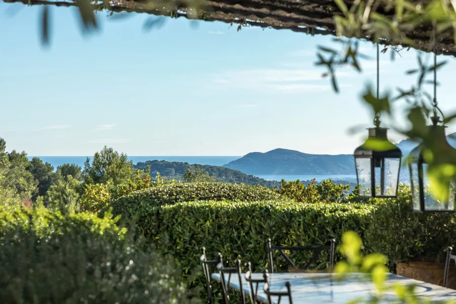 Proche Mougins - Domaine sécurisé, vue panoramique - 6 chambres - 3