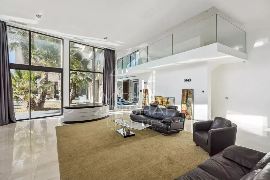 Somptueuse villa contemporaine de 500 m² nichée dans un écrin de verdure - 9